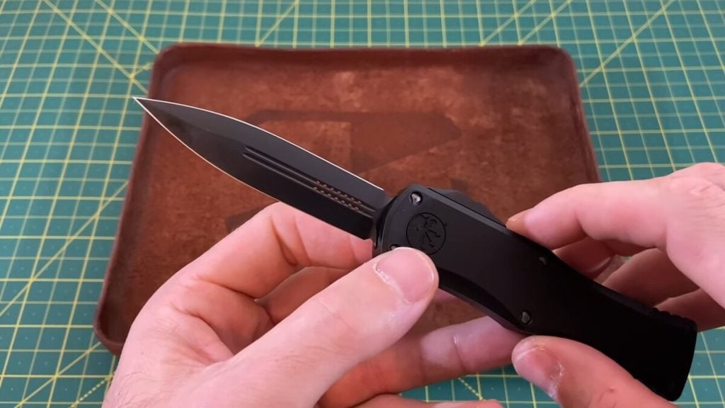 Microtech Hera ilk nesil çift hareketli OTF otomatik bıçak, siyah alüminyum gövde ve çift ağızlı DLC bıçak