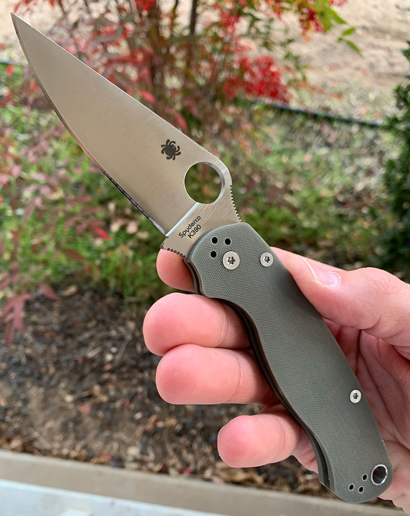 Spyderco Para Military 2 K390 gerçek ürün fotoğrafı; G-10 kabze, Compression Lock ve full-flat K390 bıçak