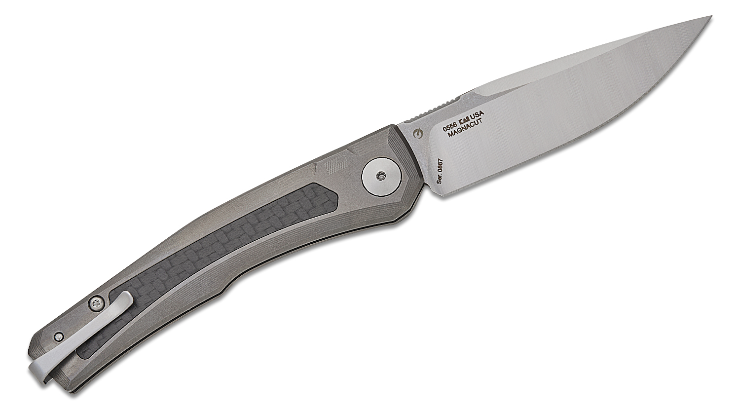 Zero Tolerance ZT 0556 CPM MagnaCut bıçak ve titanyum gövde yakın planı